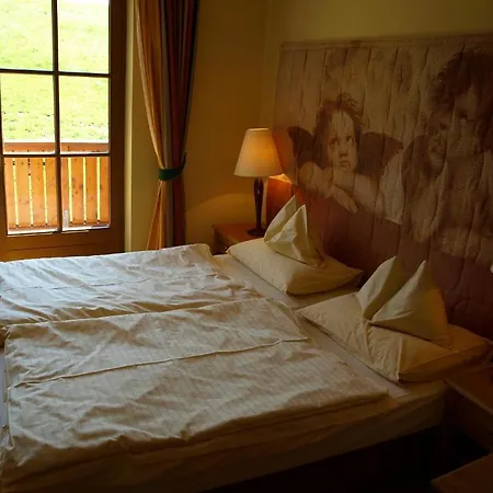 Zum Steinhauser Hotel 4*